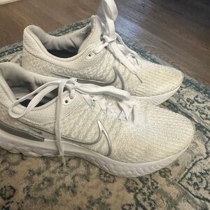 NFINITY Women's White and Silver Sneakers